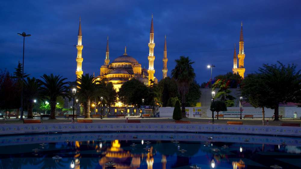 Sultan Ahmed Mosque - Istanbul, Turkey wallpaper