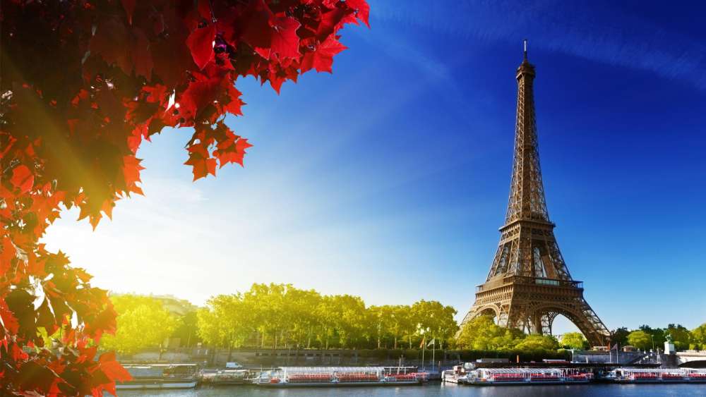 Eiffel Tower in the sunshine wallpaper