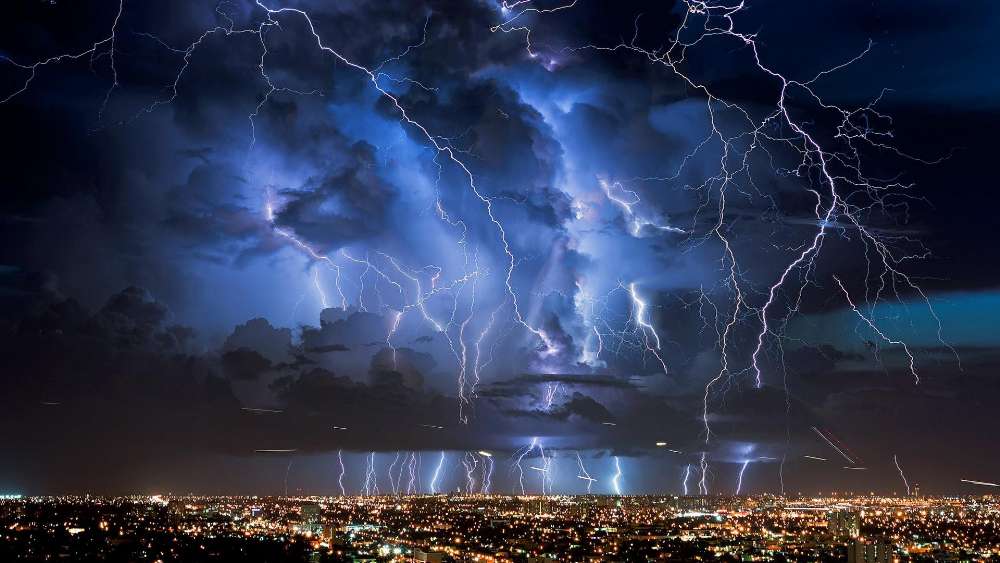 Electrifying Urban Thunderstorm Display wallpaper