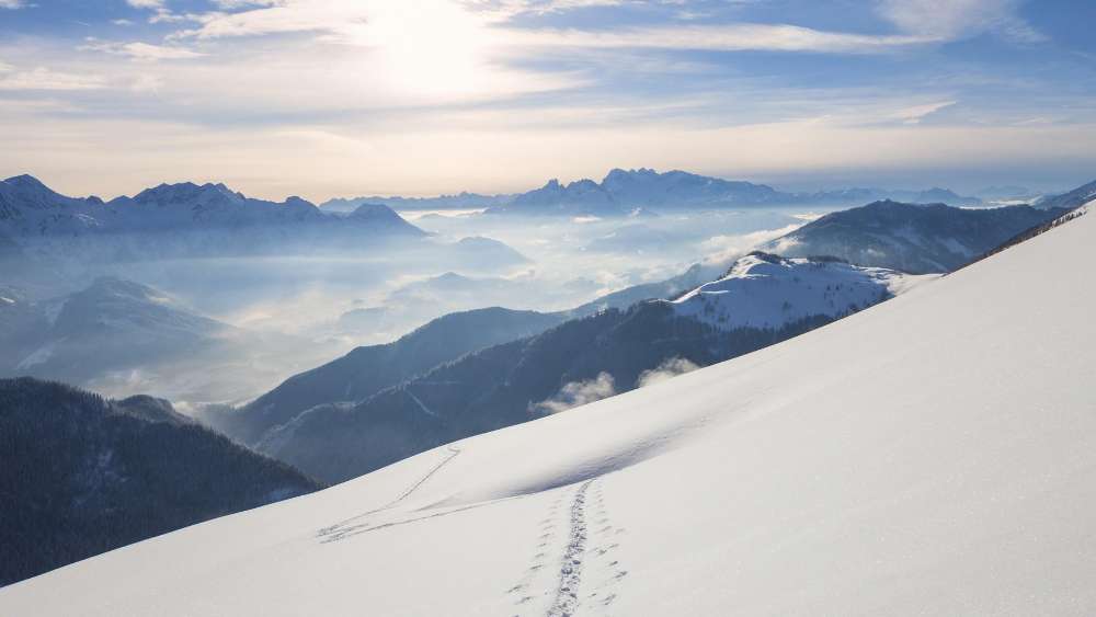 Alpine Serenity Amidst Snowy Peaks wallpaper