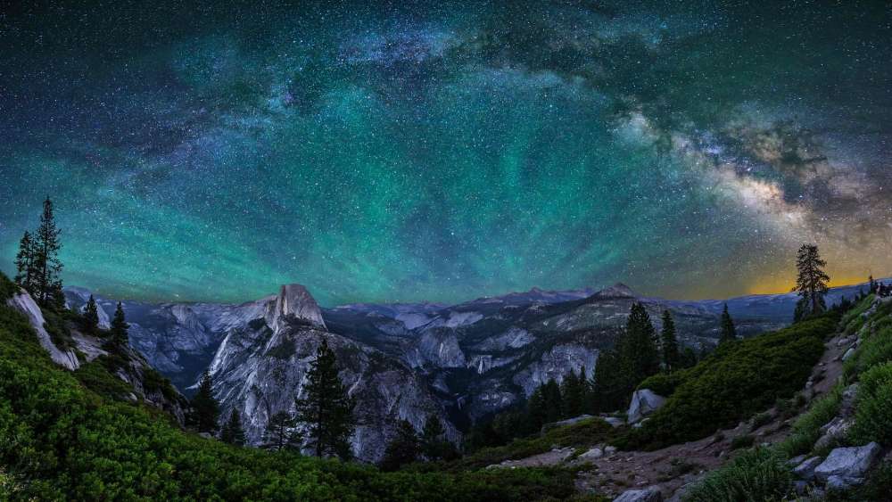 Yosemite National Park Milky Way & Aurora Borealis wallpaper