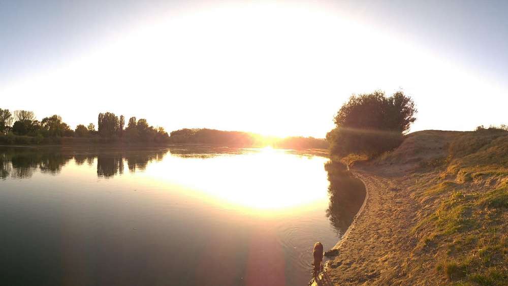 Serene Sunset Over Tranquil Waters wallpaper