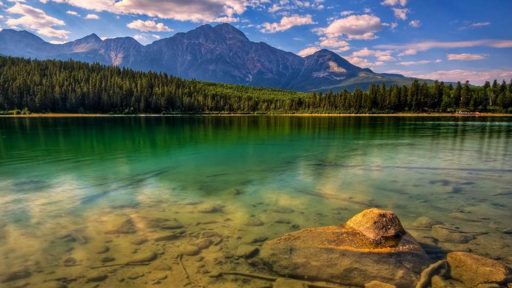 Tranquil Lake and Majestic Mountains Scene wallpaper