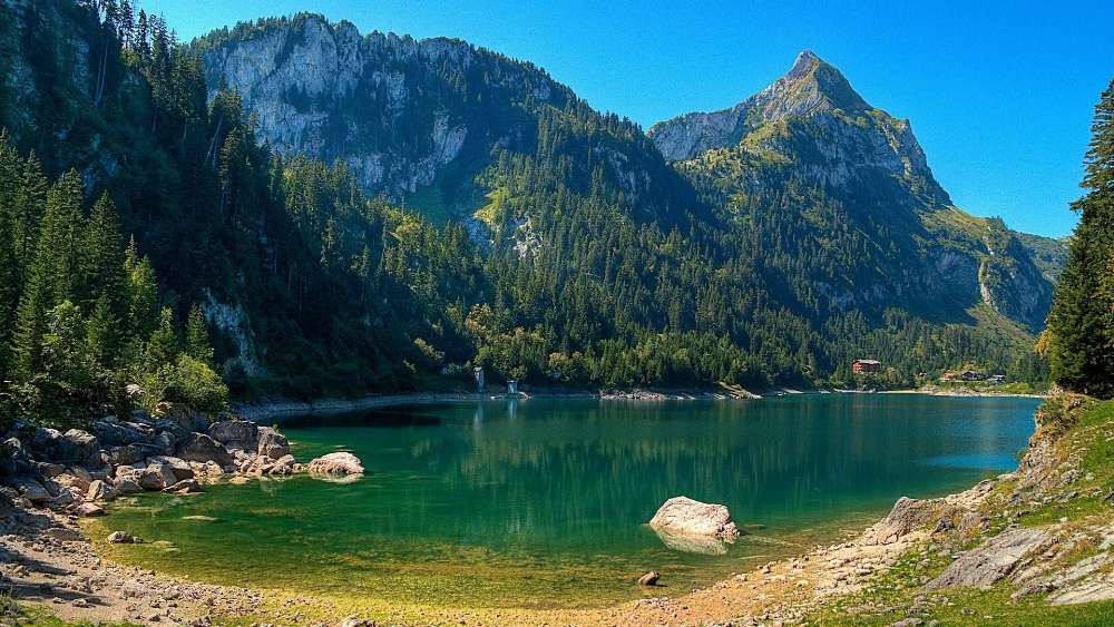 Tranquil Mountain Lake Scene wallpaper