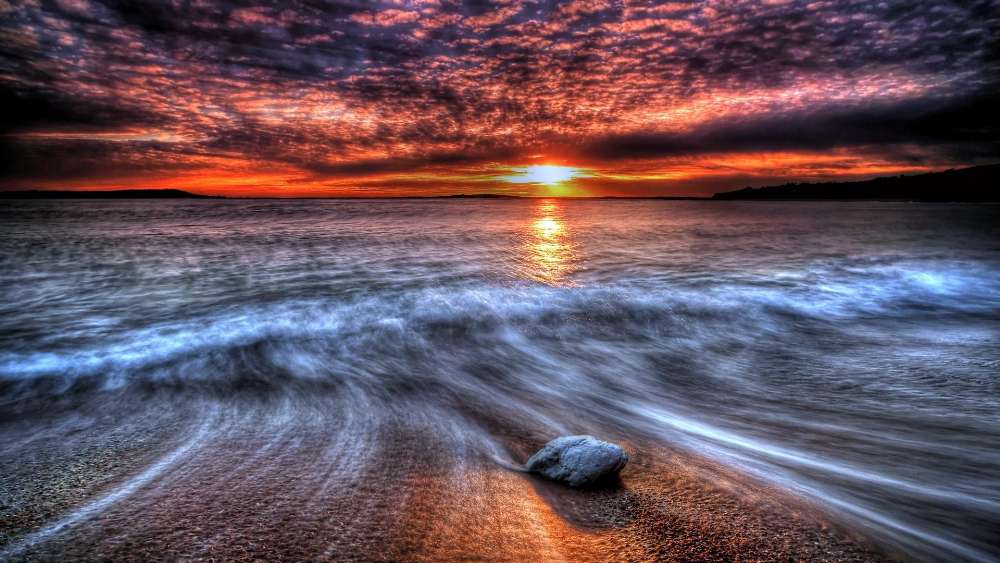 Vibrant Ocean Sunset Serenity wallpaper