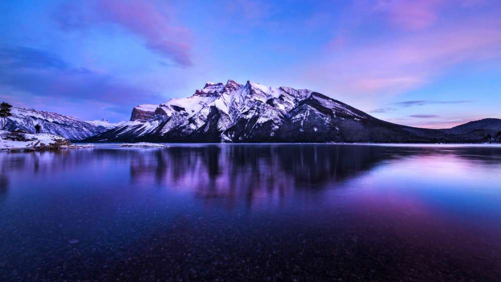 Majestic Mountain Reflection at Dusk wallpaper