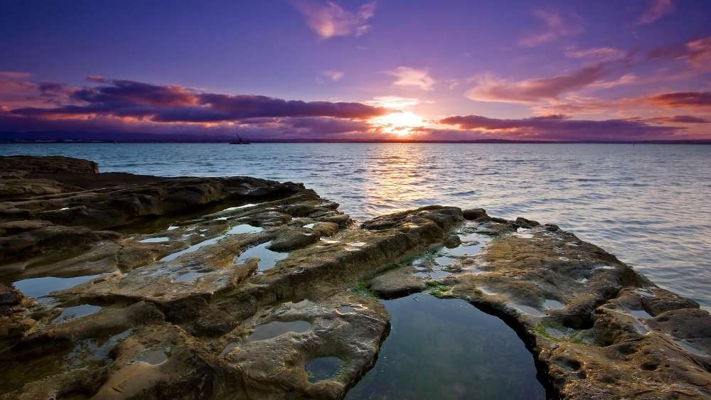 Serenity at Sunset Over the Ocean Waves wallpaper
