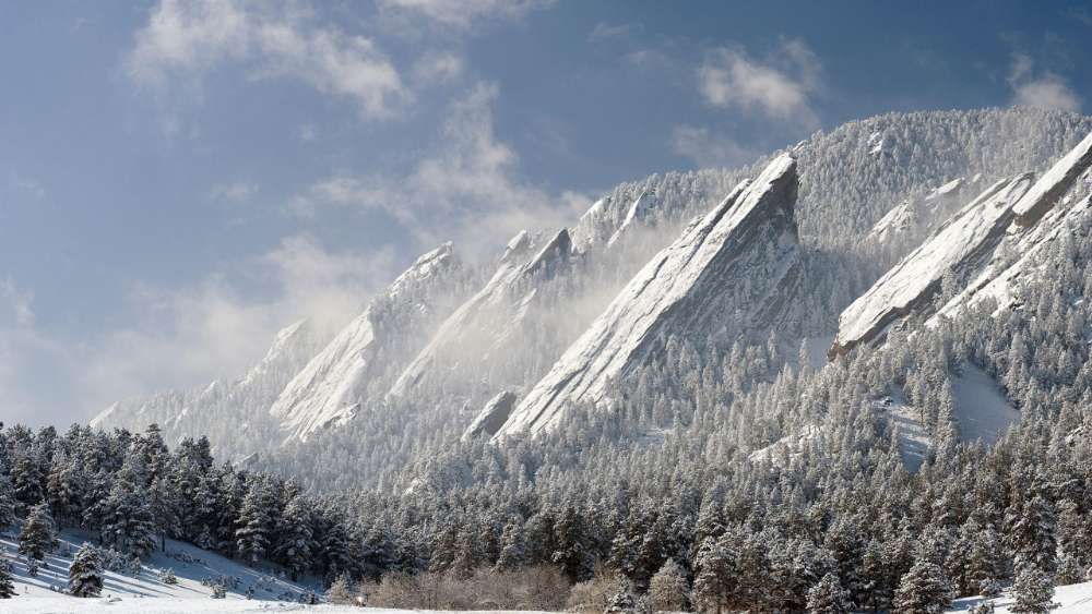 Winter Majesty Among the Mountains wallpaper
