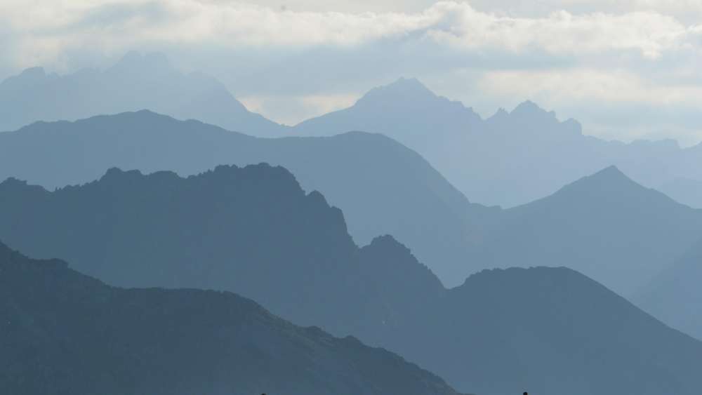 Misty Mountain Serenity wallpaper