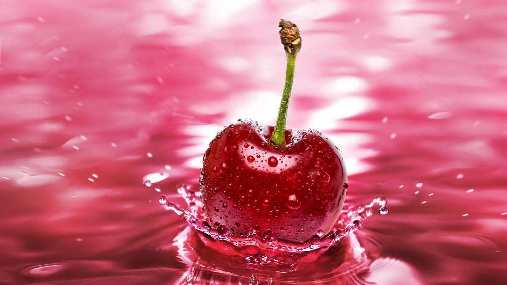 Fresh Cherry Splash in Water wallpaper