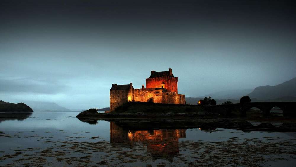 Eilean Donan Castle at dusk wallpaper