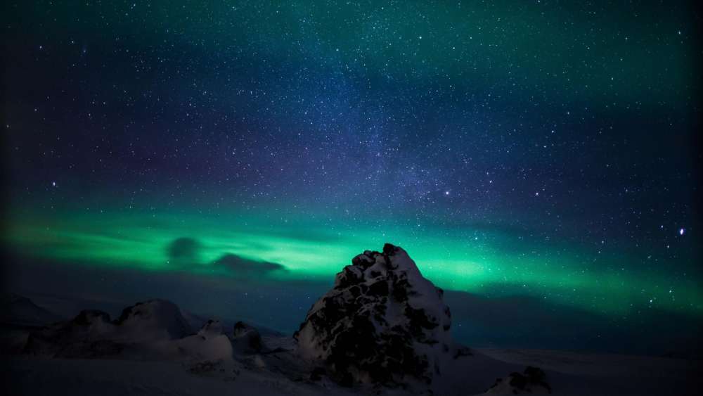 Icelandic Aurora Borealis Majesty wallpaper