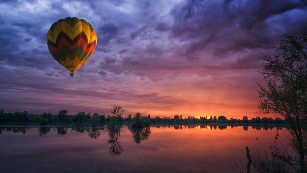Stunning Sunset Hot Air Balloon Flight wallpaper