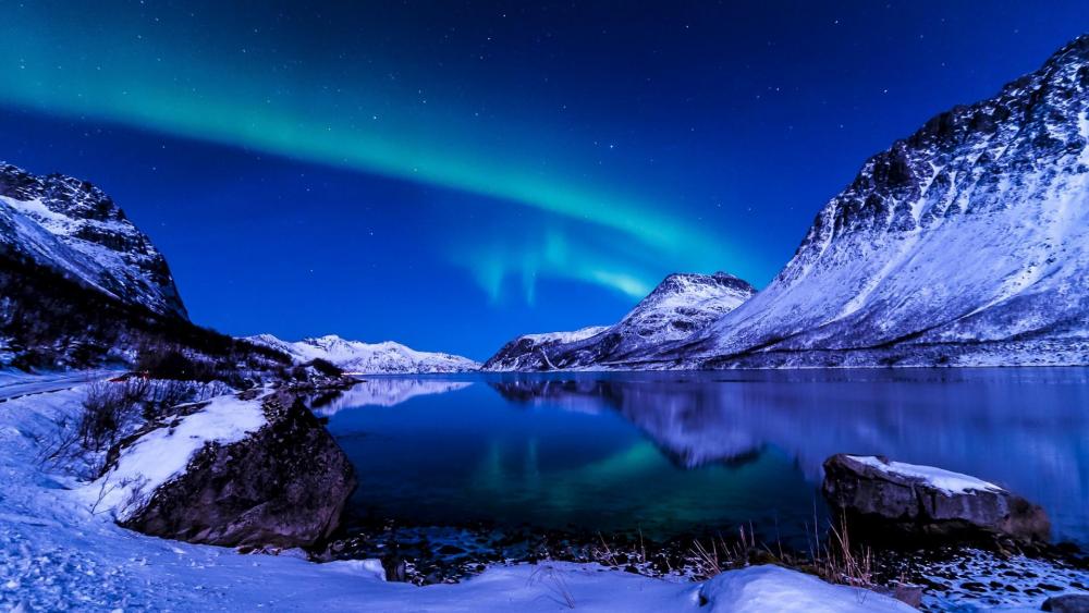 Aurora Borealis Over Serene Mountain Lake wallpaper