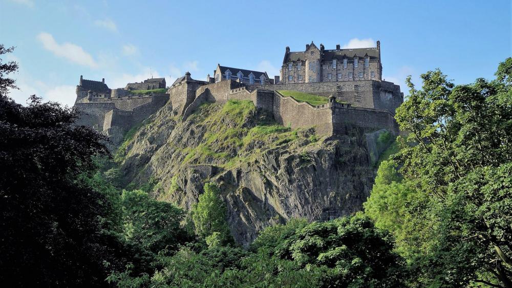Majestic Edinburgh Castle Overlooking Scotland wallpaper