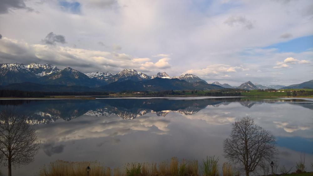 Serene Alpine Reflection in 4K Quality wallpaper