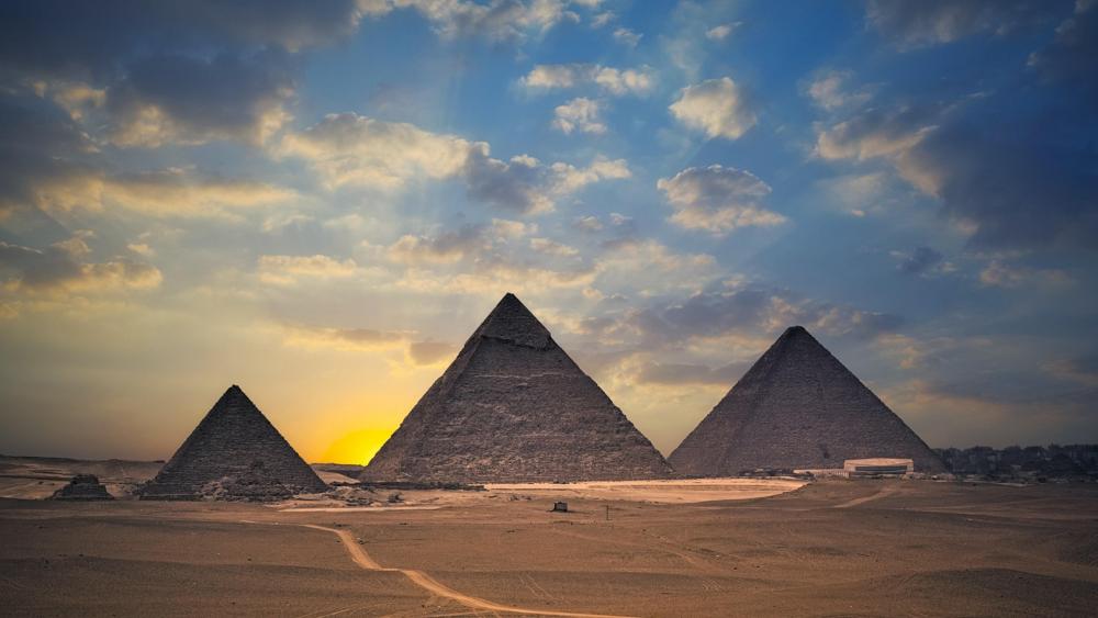 The Pyramids of Giza wallpaper
