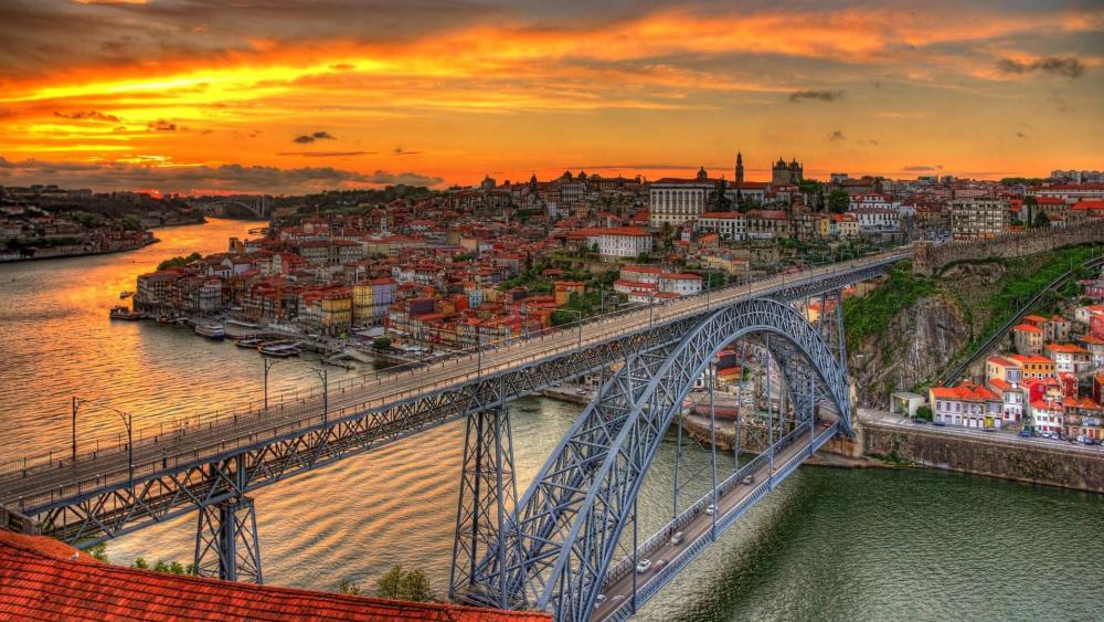 Luis Bridge over the Duero River, Porto, Portugal wallpaper