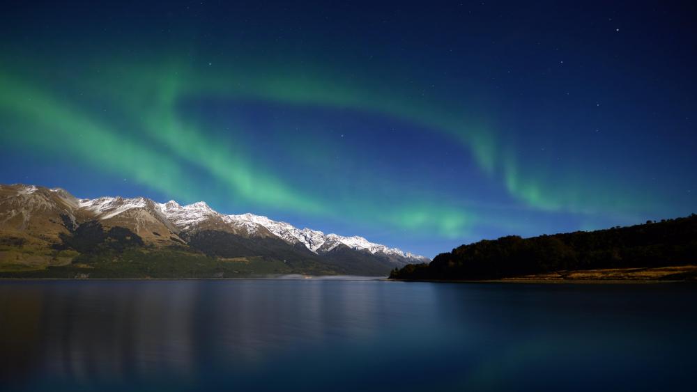 Southern Lights over the mountains in New Zealand wallpaper