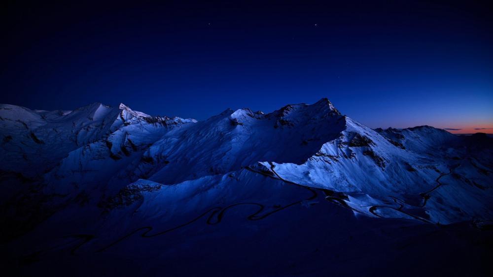 Twilight Serenity in the Snowy Mountains wallpaper