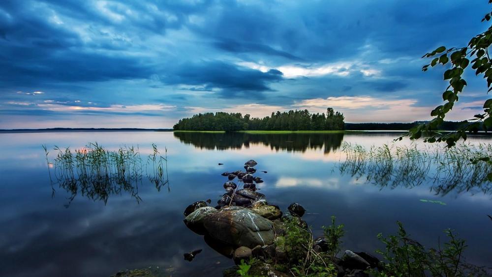 Serene Mirror of the Evening Sky wallpaper