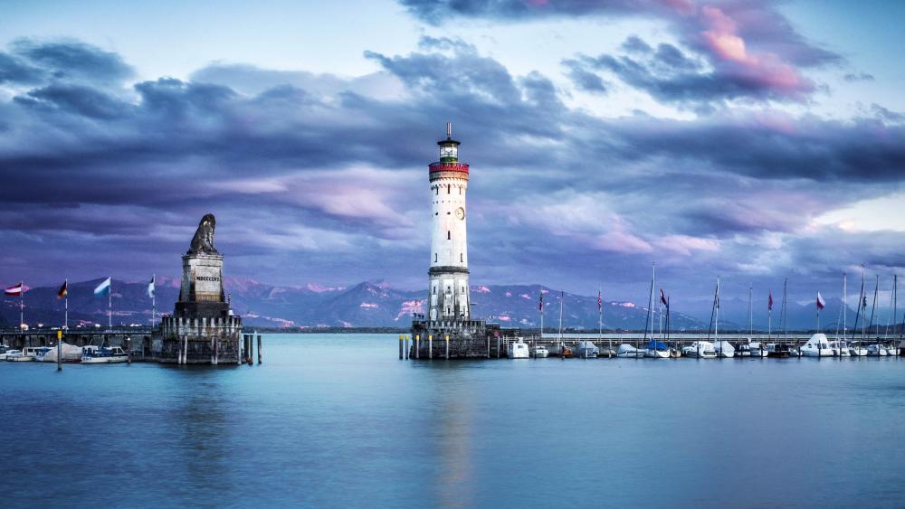 Lindau Lighthouse at dusk wallpaper