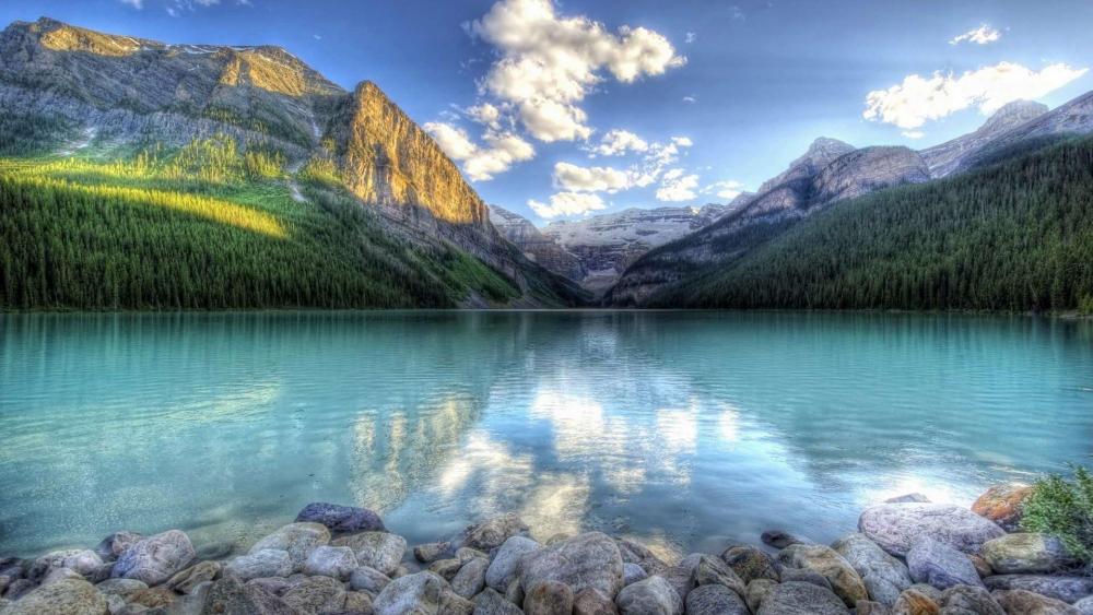 Lake Louise, the beautiful turquoise glacial lake wallpaper