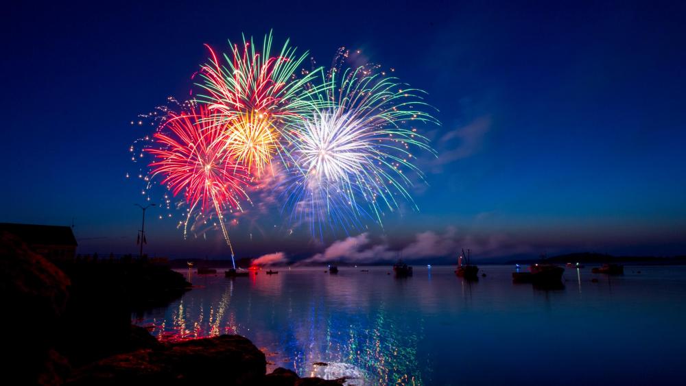 Spectacular New Year Fireworks Display wallpaper