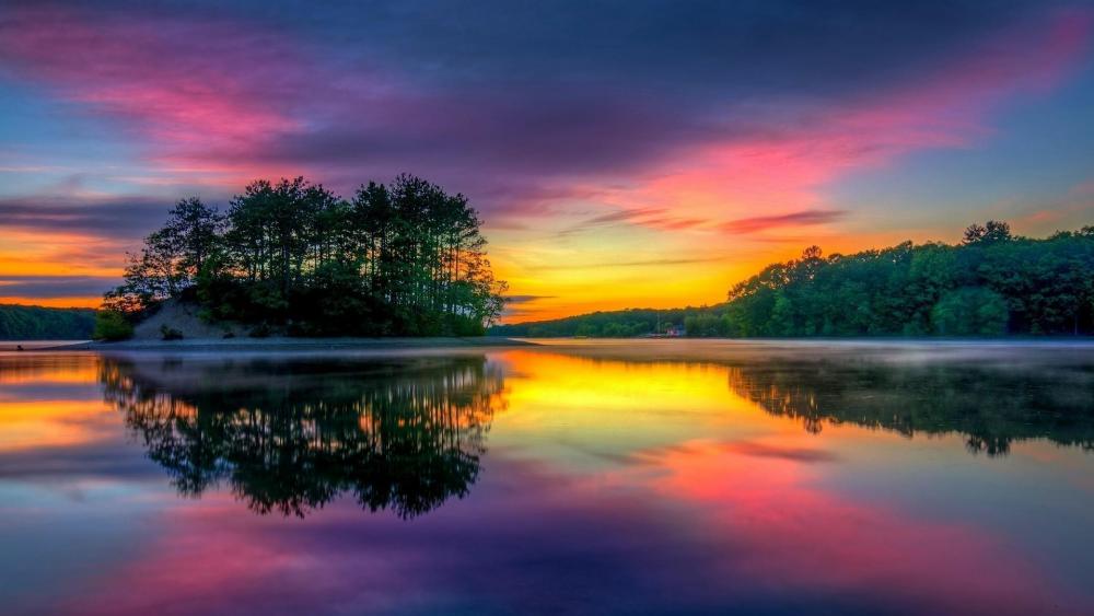 Sunset reflected in lake wallpaper