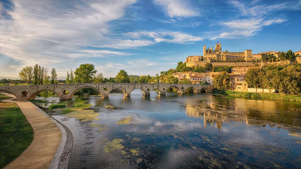 Incredible town in France - Béziers ⛪️ wallpaper