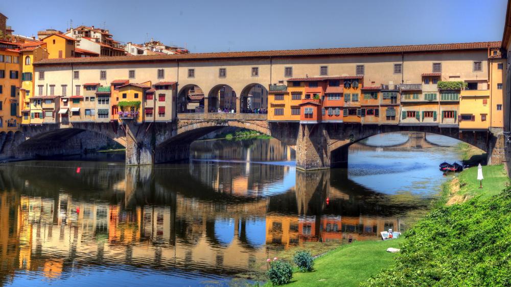 Ponte Vecchio (Old Bridge) in Florence, Italy wallpaper