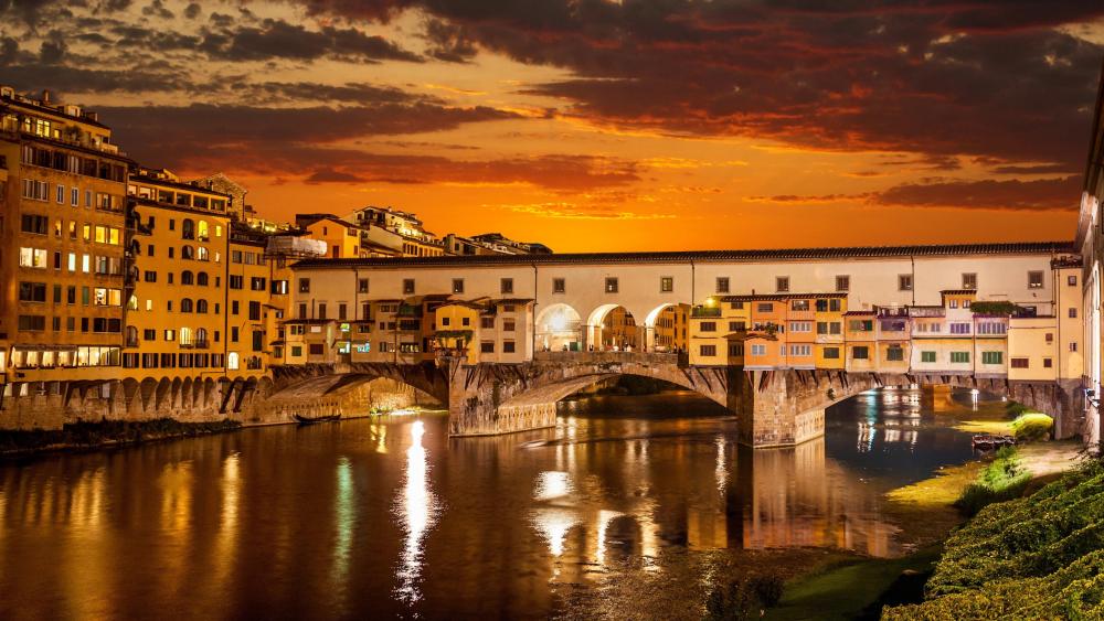 Ponte Vecchio (Old bridge) - Florence, Italy wallpaper