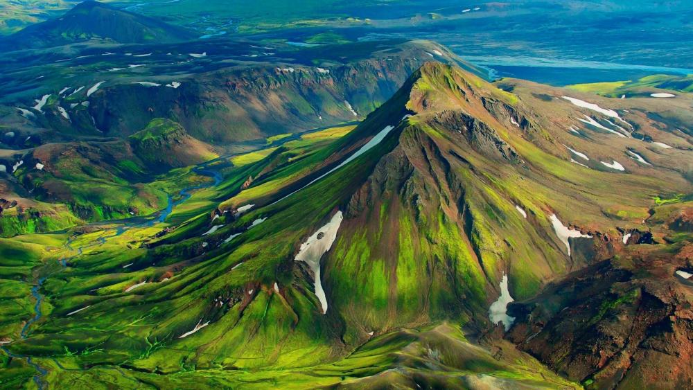 Green mountain in Iceland wallpaper