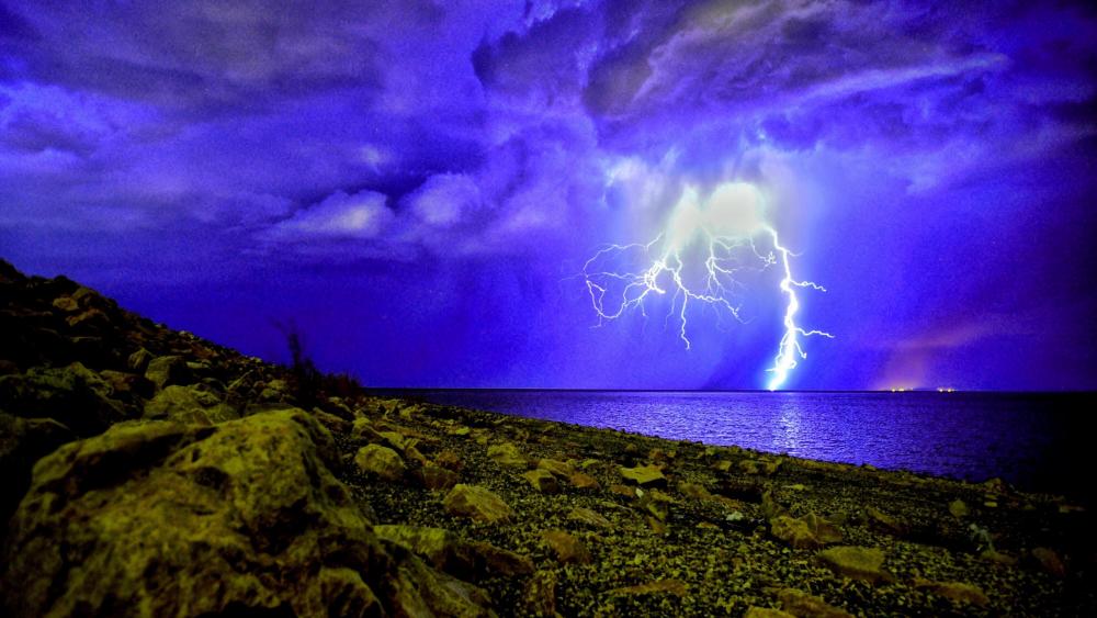 Thunderstorm in the shore ️ wallpaper