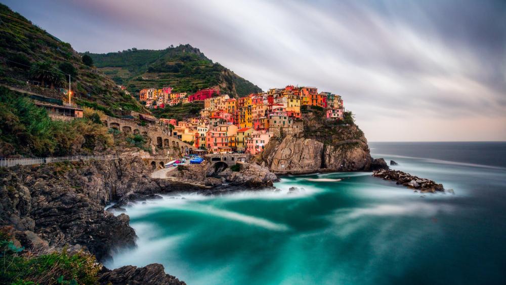 Colorful houses of Manarola in Cinque Terre, Italy wallpaper
