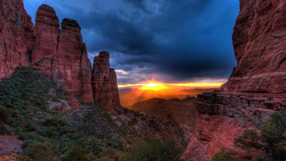 Cathedral Rock in the sunrays wallpaper