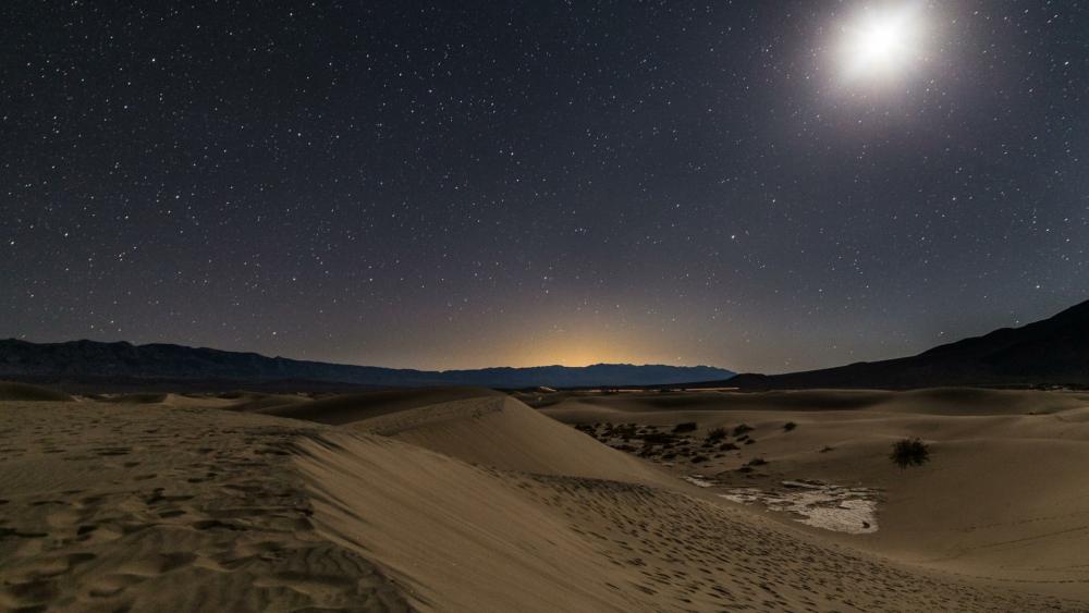 Starry nigh sky over Mesquite Flat Sand Dunes, Death Valley National Park wallpaper