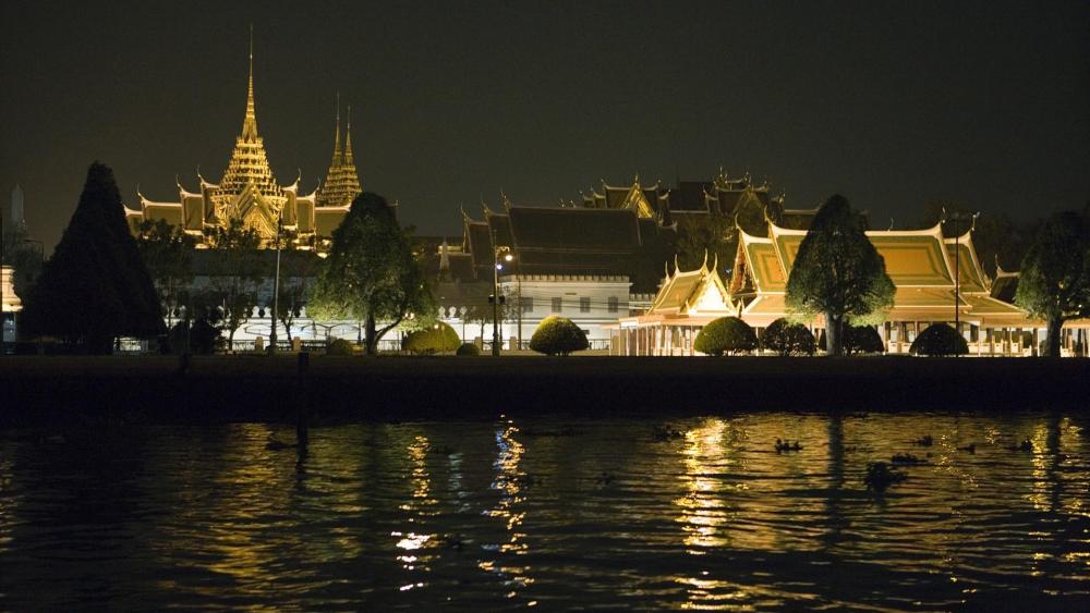 Grand Palace at night, Bangkok, Thailand wallpaper