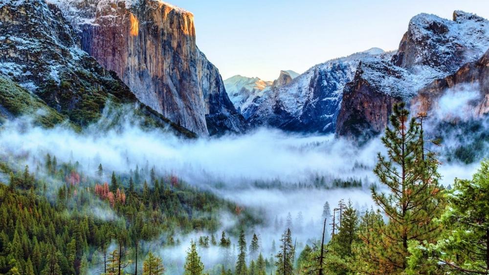 Tunnel view of foggy Yosemite Valley, Yosemite National Park wallpaper