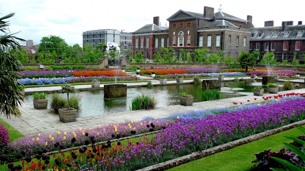 Kensington Palace wallpaper