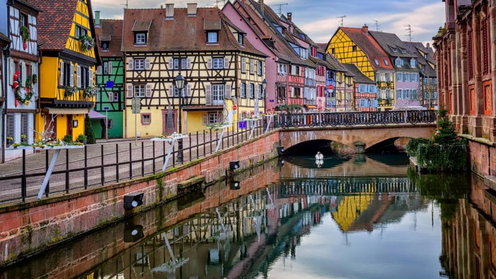 Little Venice reflected in the canal -  Colmar, Alsace, France wallpaper