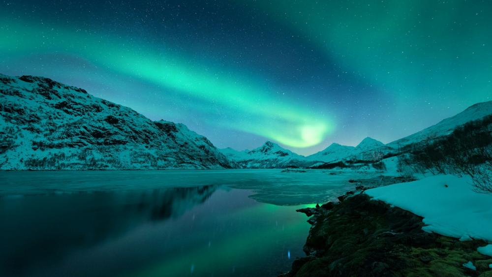 Reflected northern lights - Lofoten, Norway wallpaper
