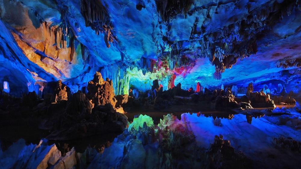 Colofrul neon lights in Reed Flute Cave (China) wallpaper