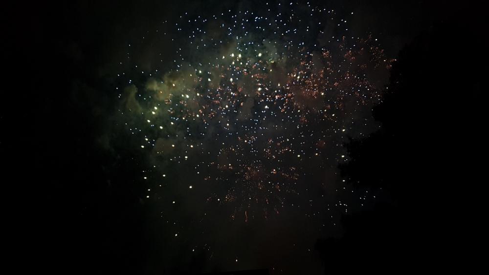 Fireworks on the night sky wallpaper