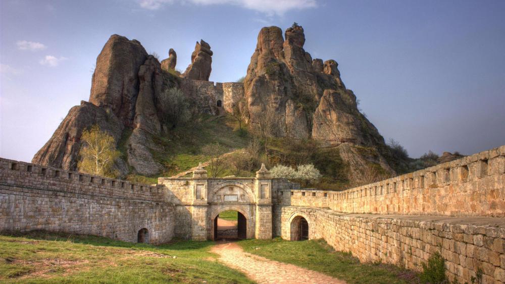 Renowned Belogradchik rocks and Belogradchik Fortress - Bulgaria wallpaper