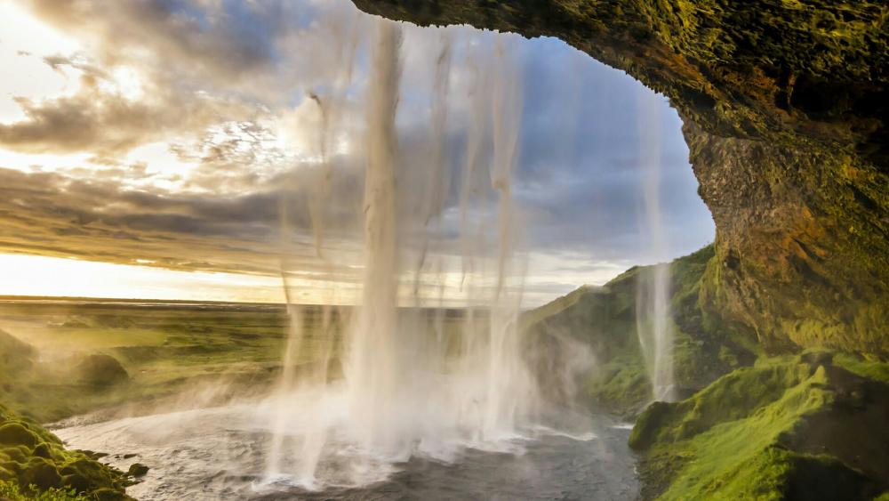 Seljalandsfoss waterfall - Iceland wallpaper