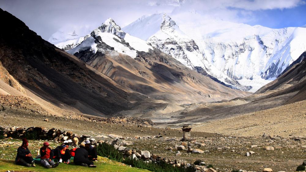 Majestic Beauty of Everest Base Camp wallpaper