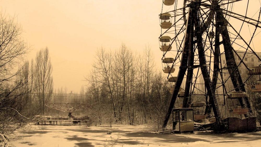 Ferris whell in Pripyat amusement park - Monochrome Photography wallpaper