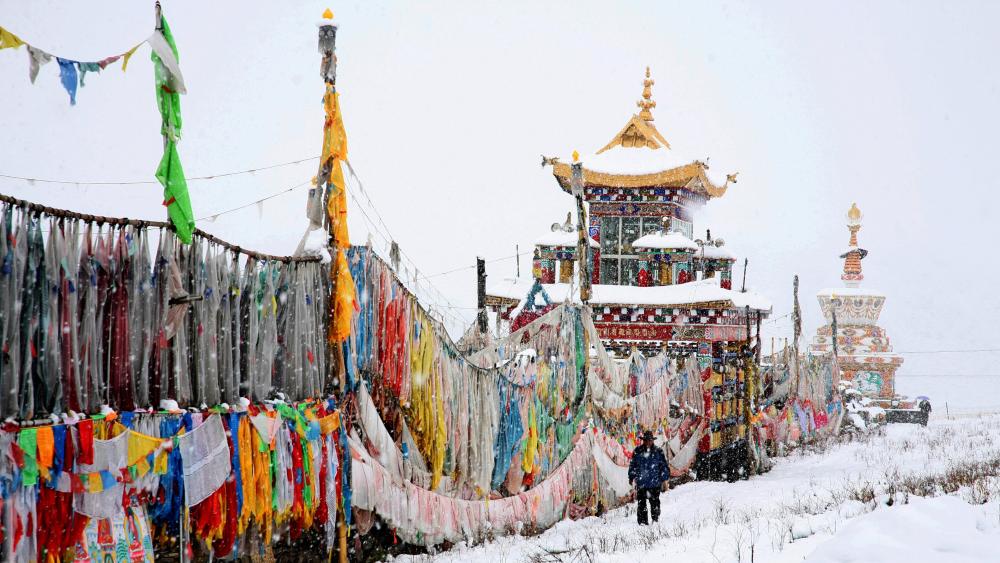 Snowy Shiqu Town - Tibet wallpaper