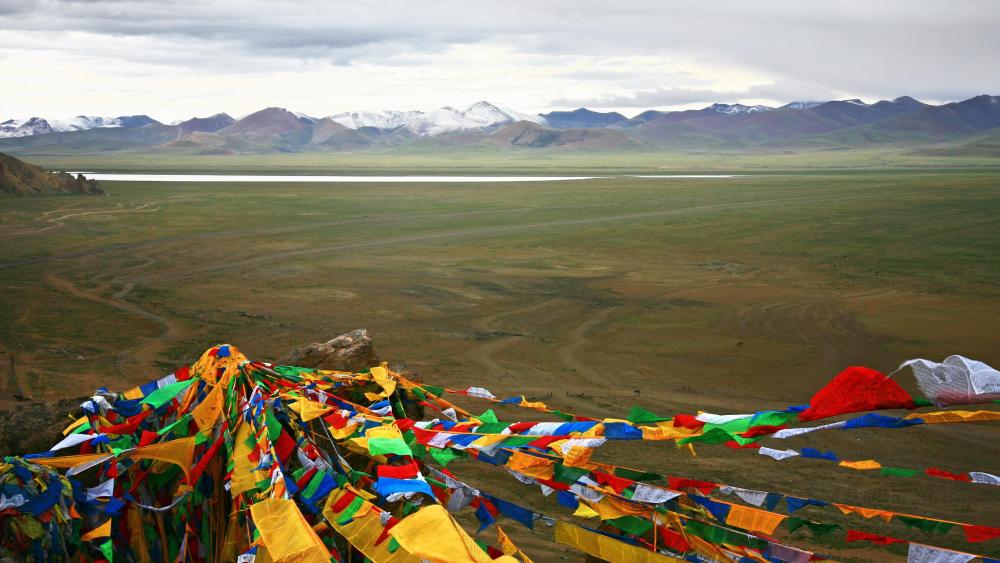 Wind Horse flags - Tibet wallpaper